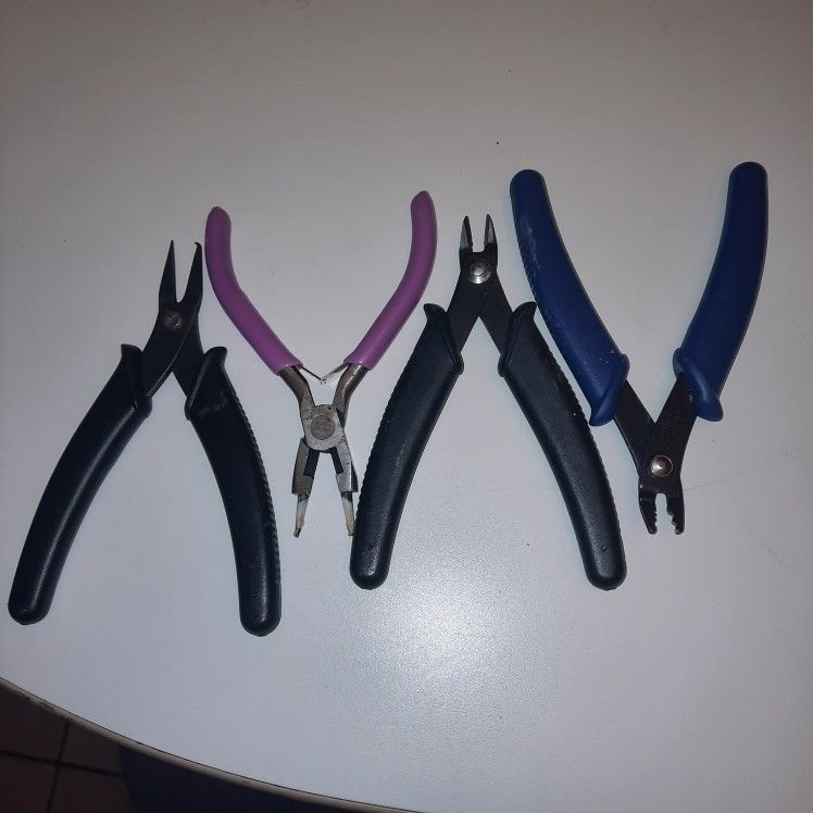 Jewelry Making Pliers Set of 4 Beading Wire Wrapping Tool Kit for Hobbyists