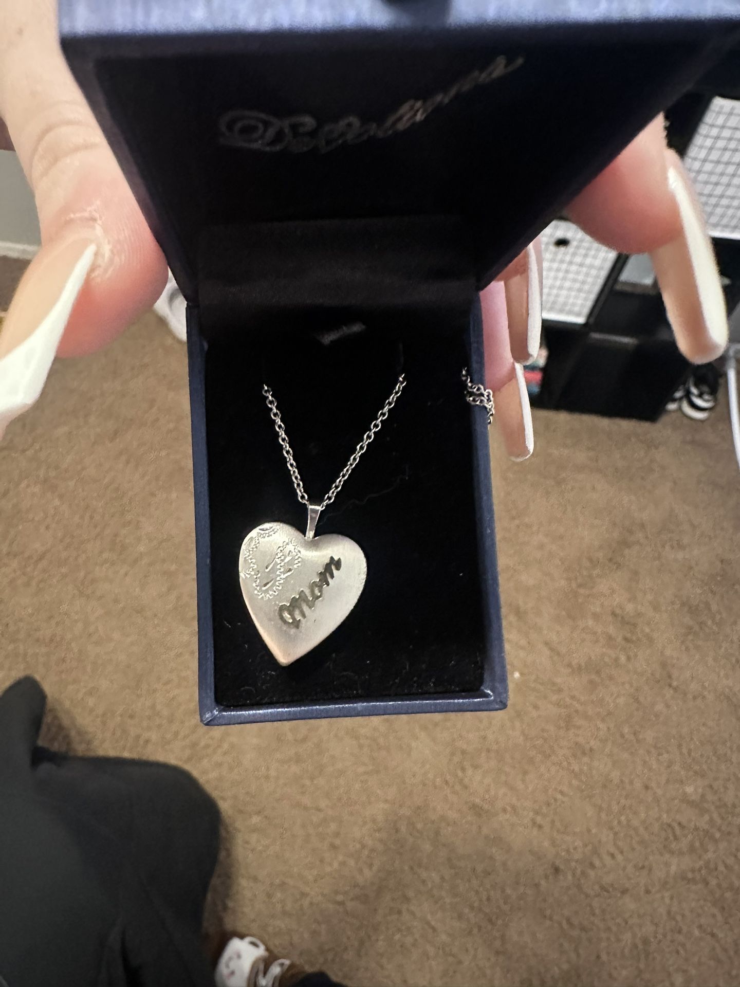 MOM LOCKET