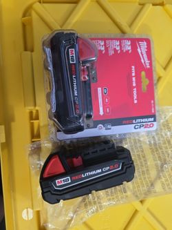 MILWAUKEE M18 2 BATTERIES 2.0AH NEW