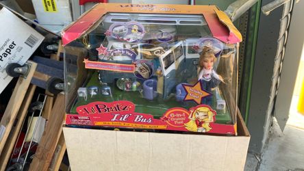 Bratz lil bus includes ailani doll