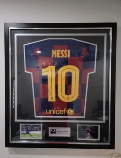 Messi Signed Jersey By Icons !