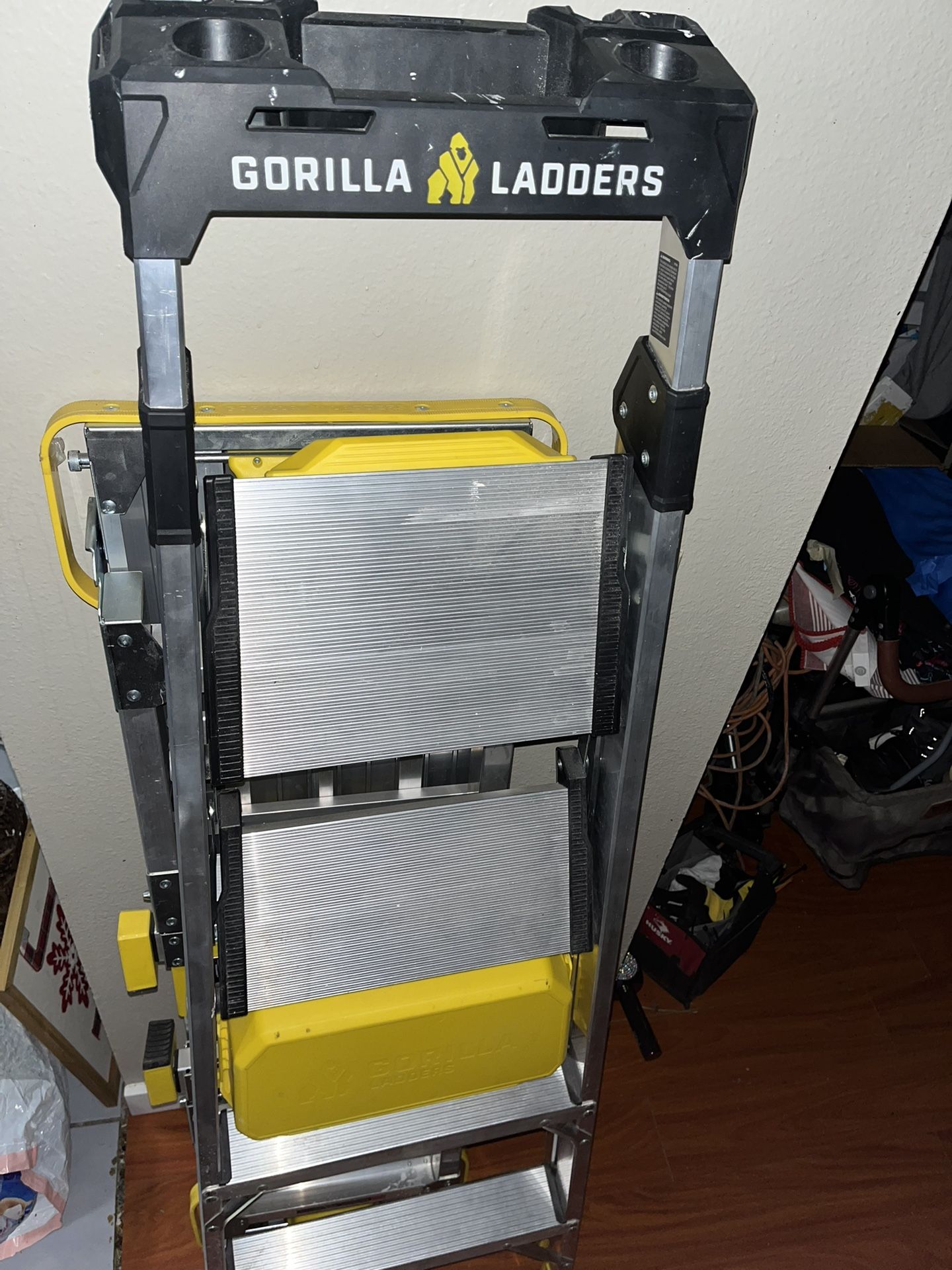 Used 5.5 Ft Gorilla Ládder For Sale In Glendale