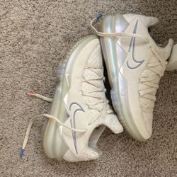 NIKE  Women’s 8.5 LABRON 17 Low EASTER CD5007-200