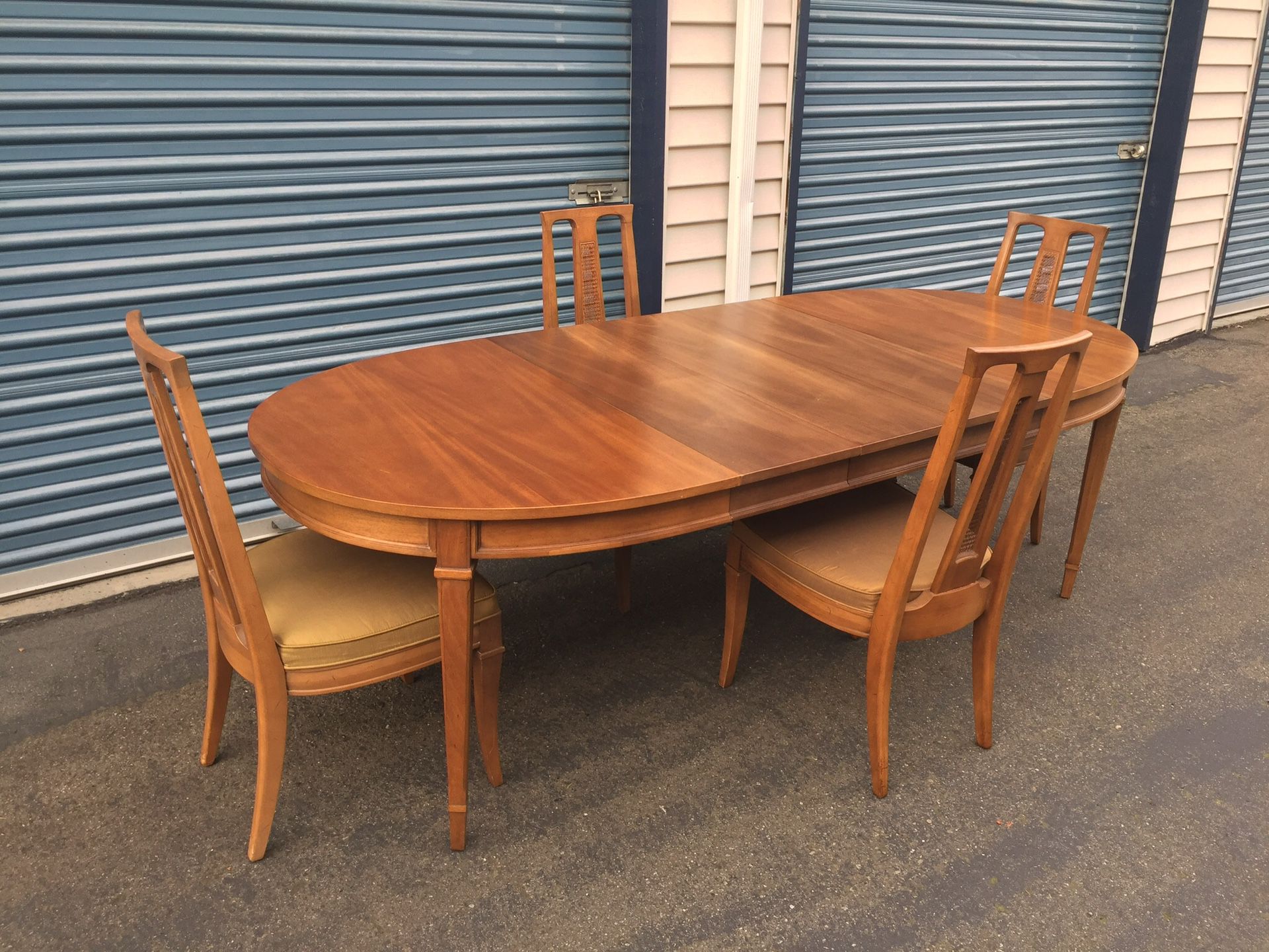 Vintage Drexel Triune Dining Room Table Set. Delivery Available