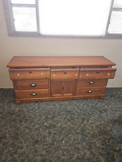 Large dresser 7 drwr