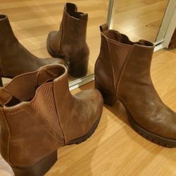 Size 8 Women's Heeled Brown Boots 👢 
