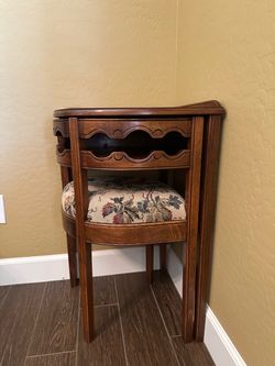 Corner Table