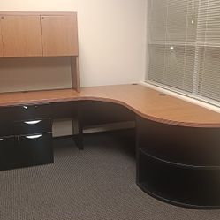 Executive Desk With Book Shelf 