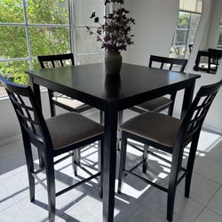 Hightop Table - 36” - With 4 Chairs