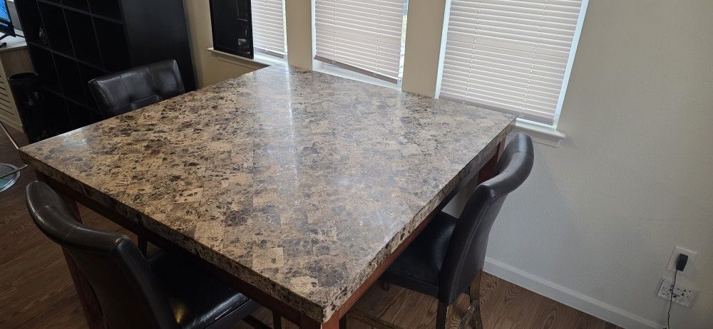 🔥 Granite Dining Table w/ 3 Chairs – Excellent Condition! 🔥