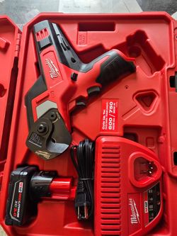 Milwaukee
M12 12V Lithium-Ion Cordless 600 MCM Cable Cutter Kit with One 3.0Ah Battery, Charger and Hard Case