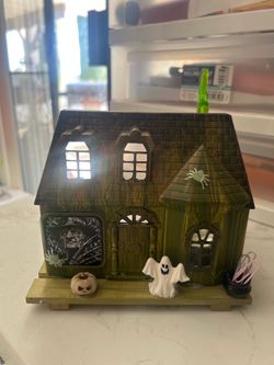 Pour painted Halloween Haunted House Light-Up Decoration