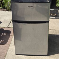 Whirlpool Mini Fridge/Freezer 