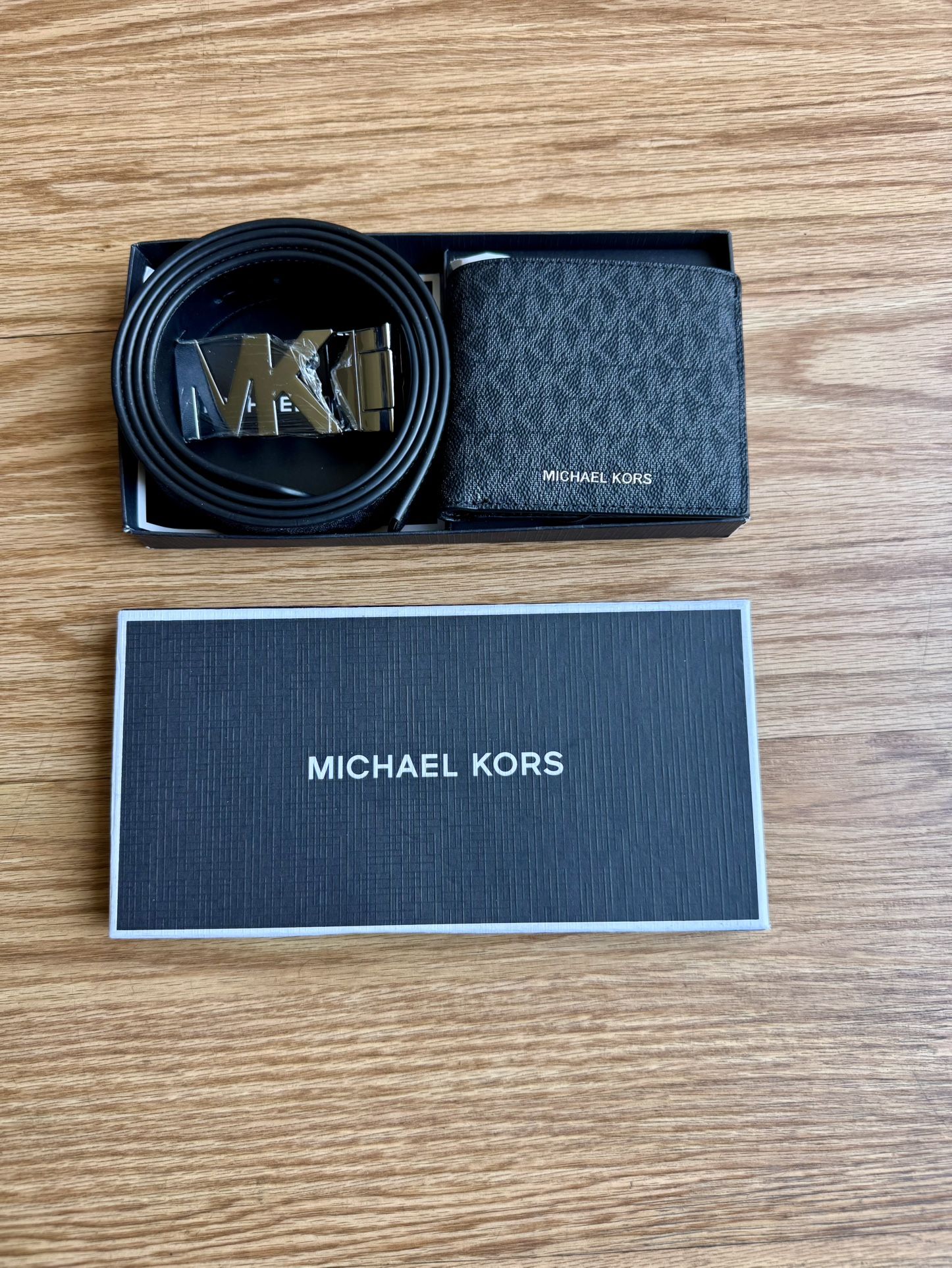 Brand new Michael Kors Men’s Wallet& Leather Belt Set