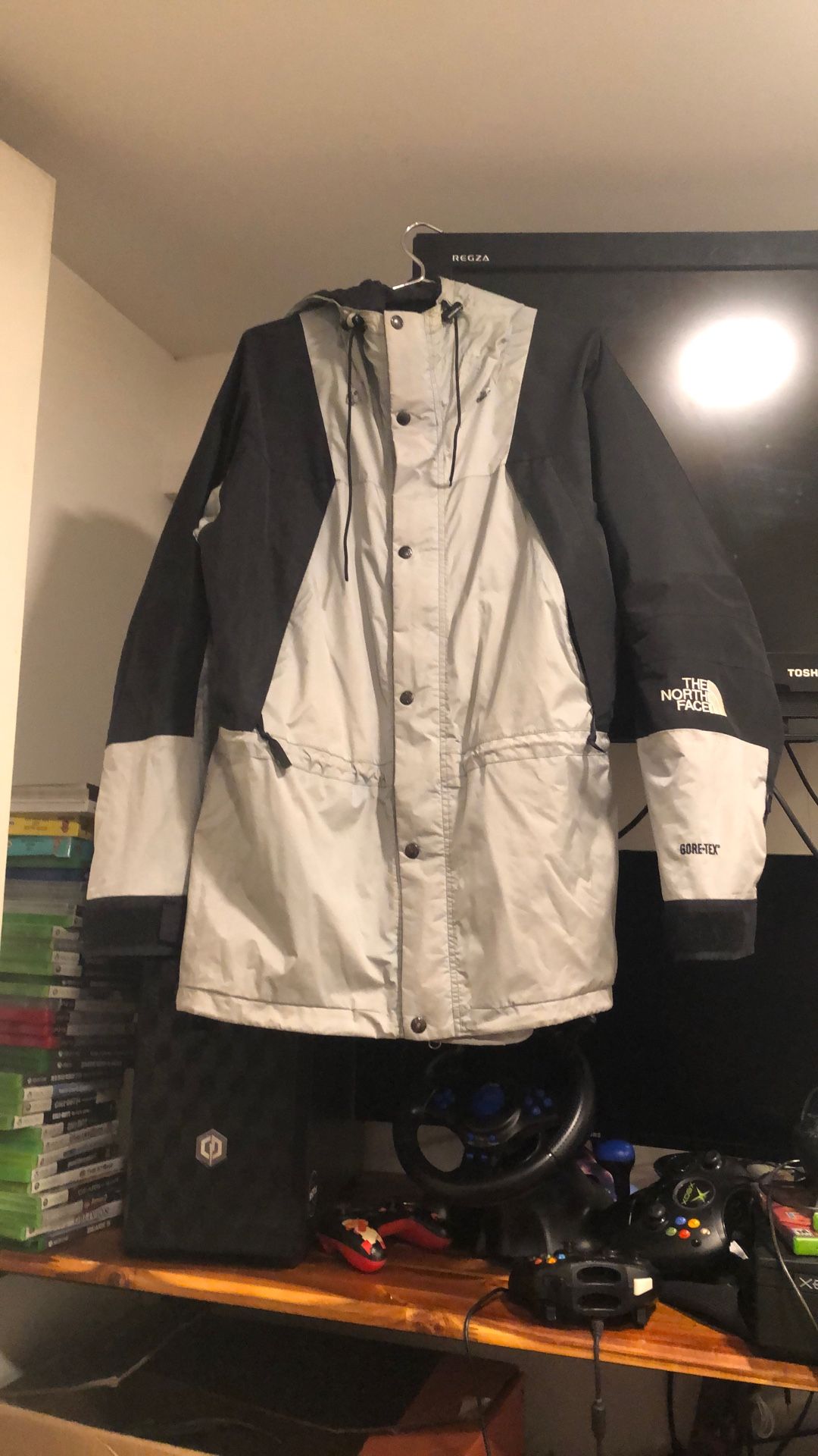 Gore-Tex The North Face Jacket Rain Coat Men’s Large Baggy I’d Say XL. Sun Damaged