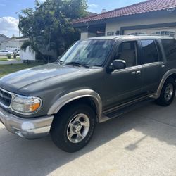 2000 Ford Explorer