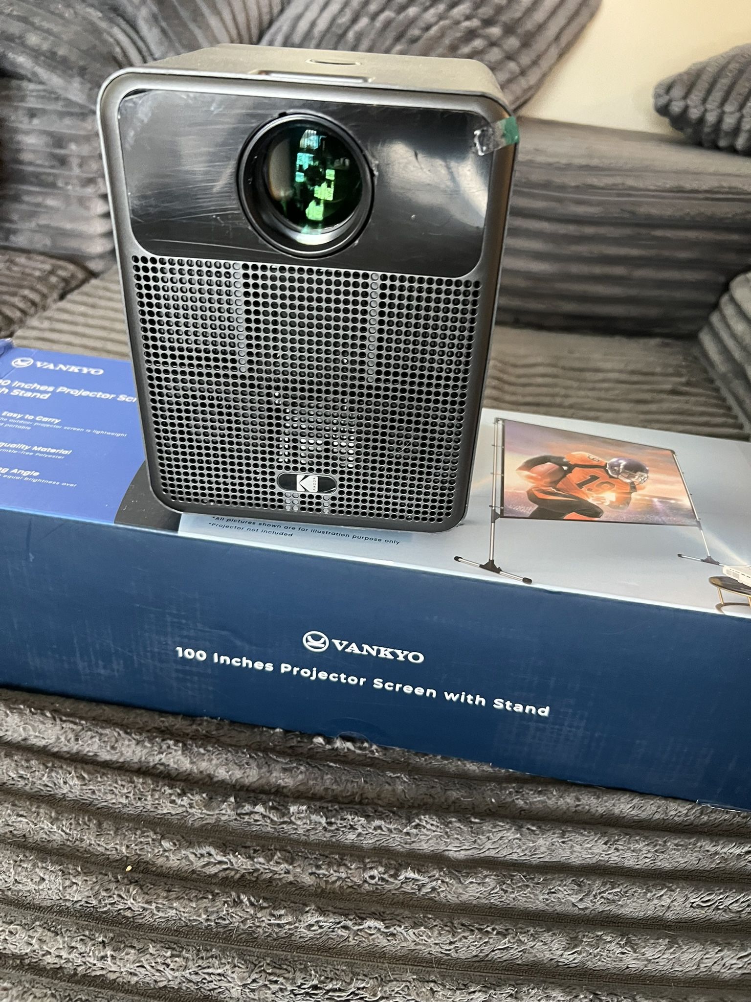 Kodak Flik HD10 Projector + 100 Inch Screen