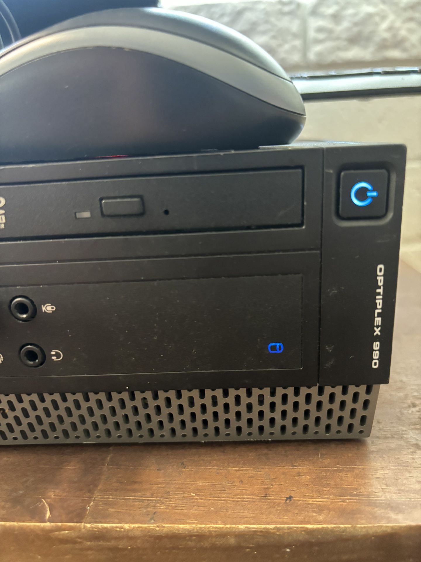 Dell optiplex 990 core i5 with Monitor 23”, mouse, keybord and headphone