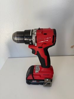 Milwaukee subcompact drill m18