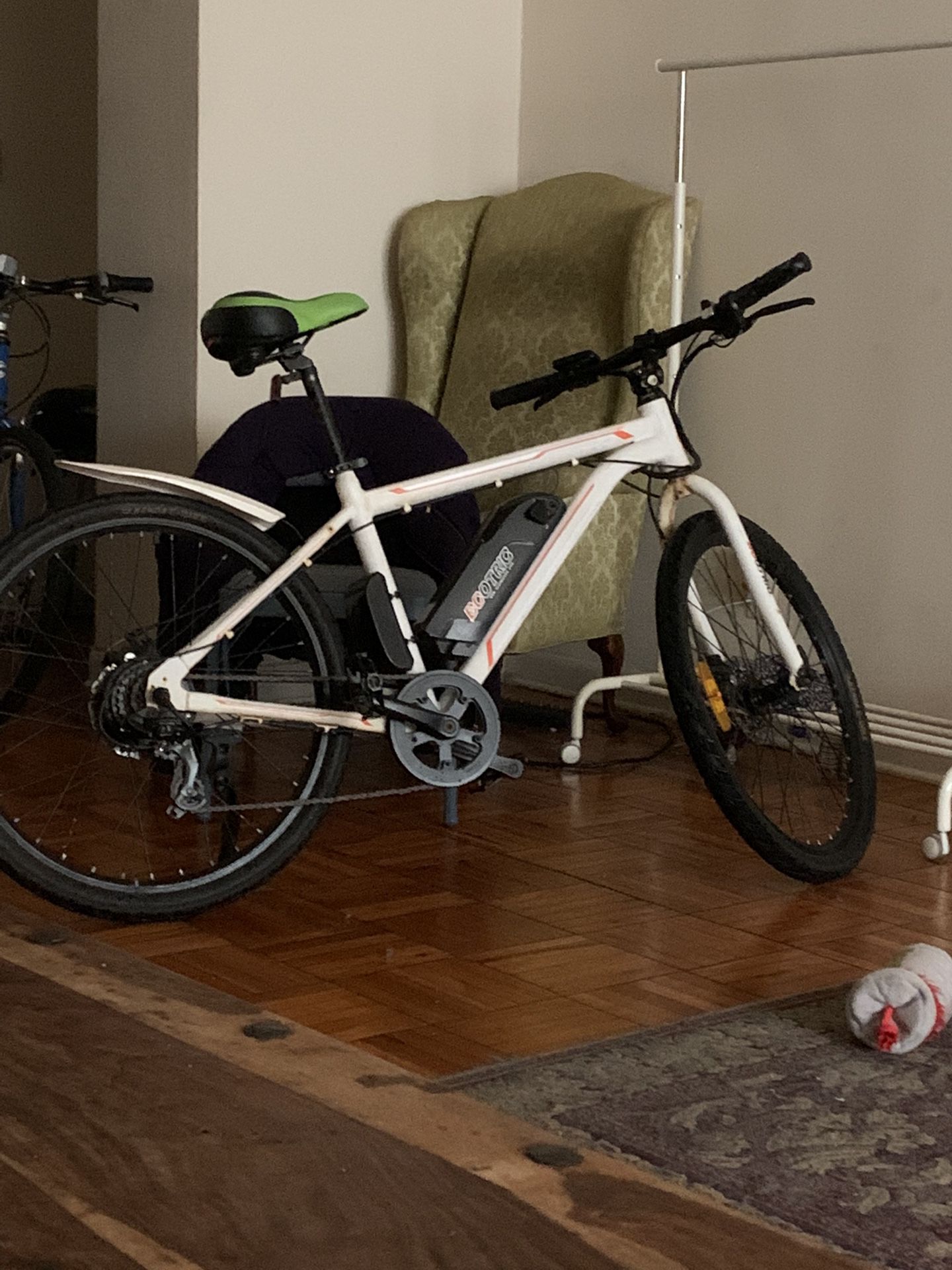 Two Bicycles For Sale One C400 Canonndale Hybrid And The Other Vortex Electric Bike