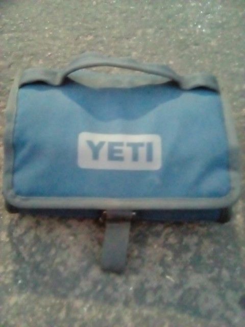 Yeti Insulated And Compact Soft Lunch Bag For Hot Or Cold Items