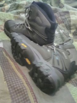 mens hiking boots size 11