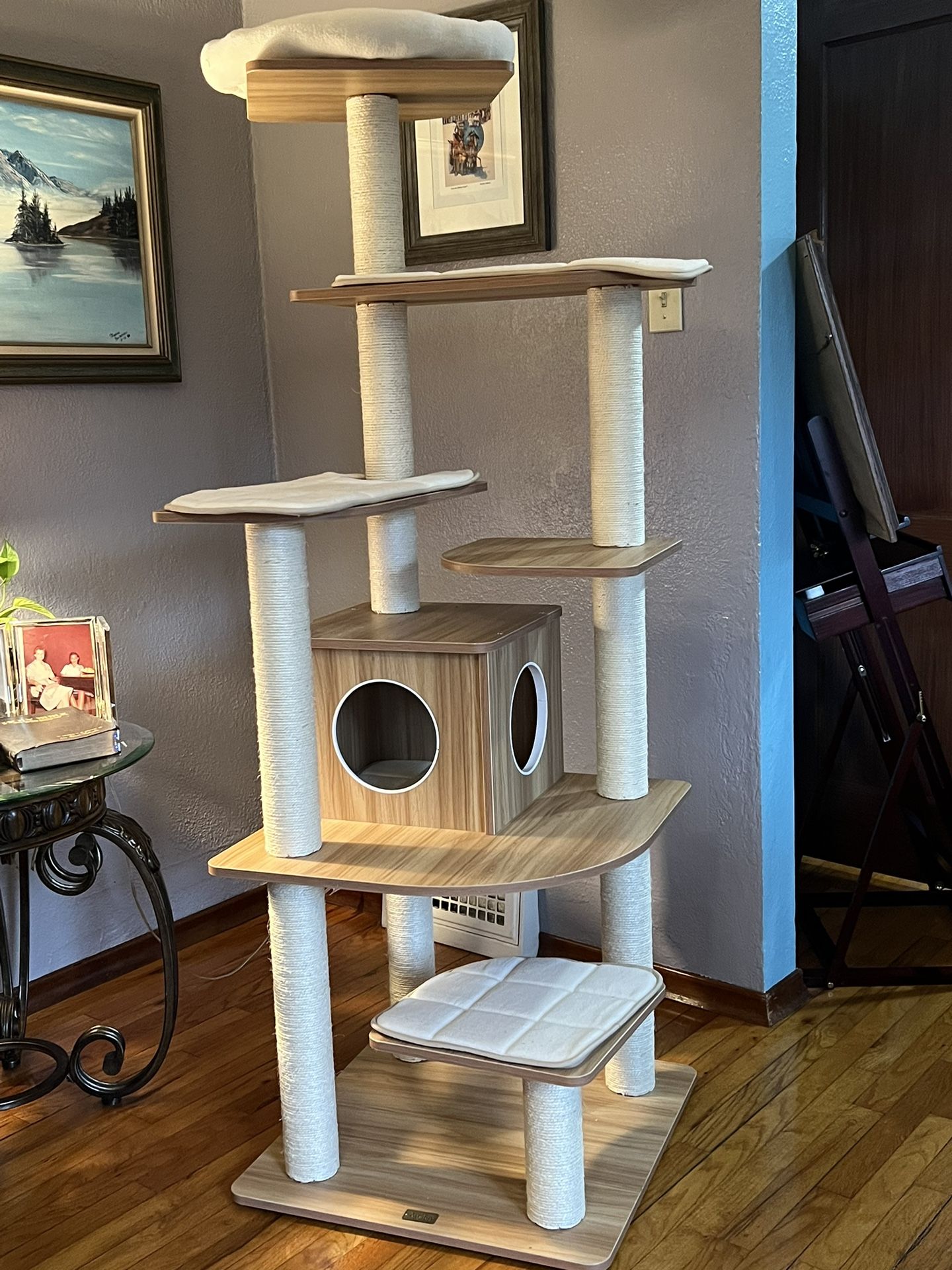 Large Like New Cat Tree for Sale in WA OfferUp