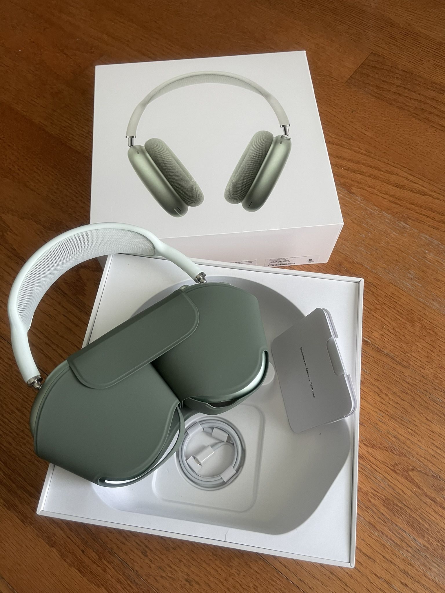 Apple AirPod Max In Green