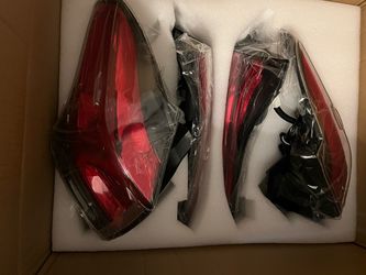 16-18 Toyota Rav 4 Tail Lights