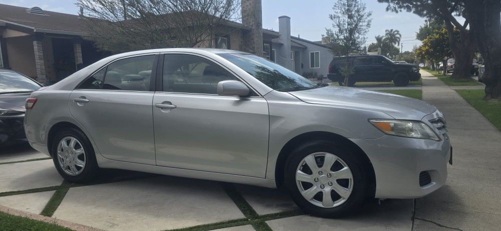 2011 TOYOTA CAMRY...TITULO LIMPIO
