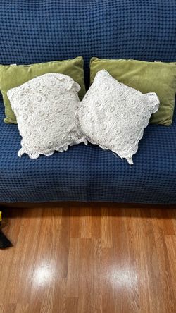 Set of 4 - Pillows