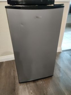 Mini fridge