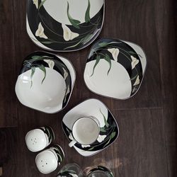 China set Black Lilies Sango Quadrille