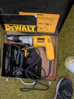 DeWalt DW510 1/2" VSR Hammer Drill w/ Case