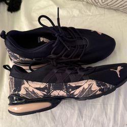 Puma Black Shoes / Size 8.5 Women 