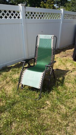 Folding Zero Gravity Outdoor Lounge Chair