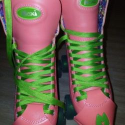 Moxi Skates Like New