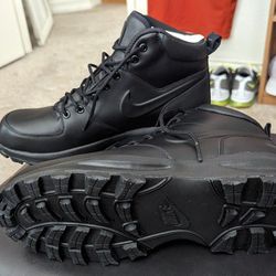 Men's  Nike Black Boots  Size 12 
