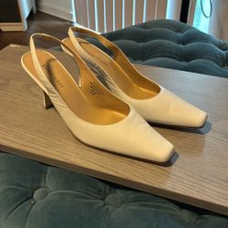 Karen Scott Heels Size 8 1/2 white leather slingbacks