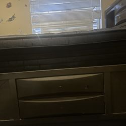 Full Bed With Drawers