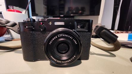Fujifilm X100V