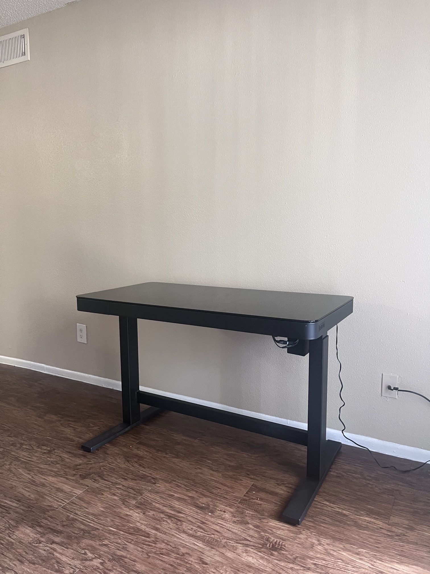 Tresanti Geller Adjustable Height Desk for Sale in Mesa, AZ OfferUp