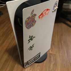 Digital PS5 2TB Extra Storage + Two controllers