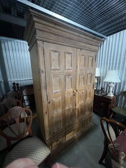Wardrobe / entertainment in estate sale