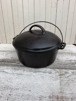 Early Wagner cast iron Dutch oven