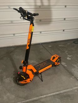 Duel motor electric scooter