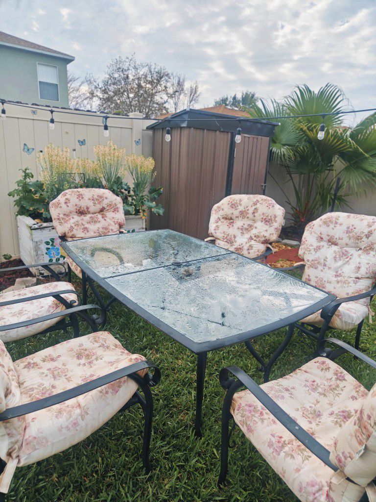 Patio Table With 6 Chairs & Cushions