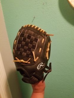 RAWLINGS Baseball Left hand glive... size 11 1/2 youth..Great condition!