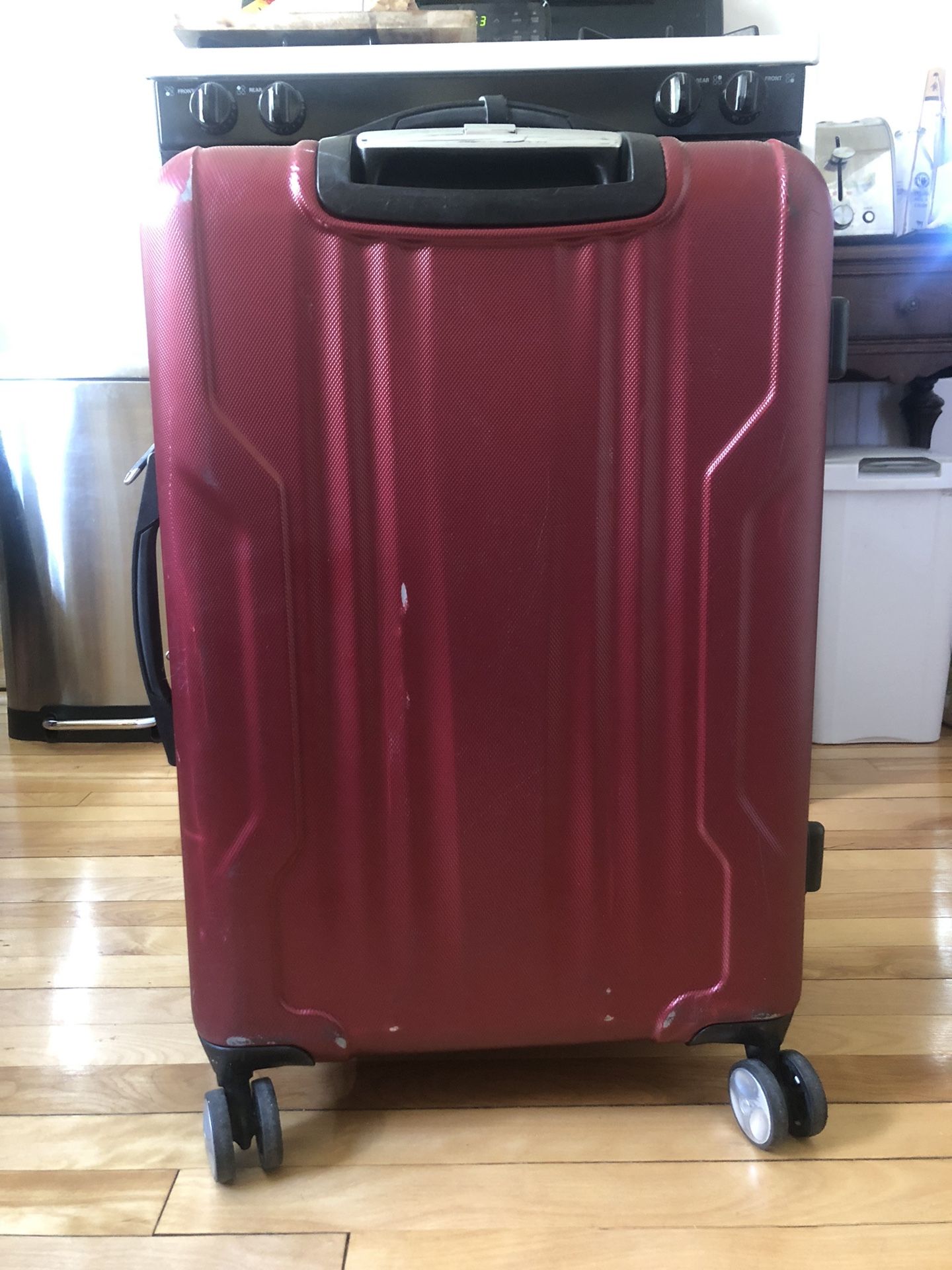 FREE!!! Medium Sized Roller/spinner Suitcase