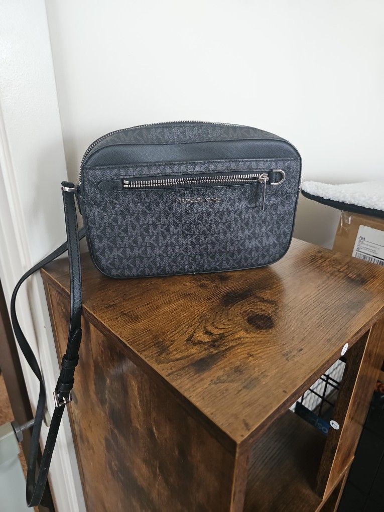 Michael Kors Cross Body Bag